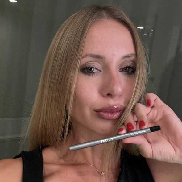 🌸 24-Hour Precision Eyeliner – Smudge-Proof & Waterproof