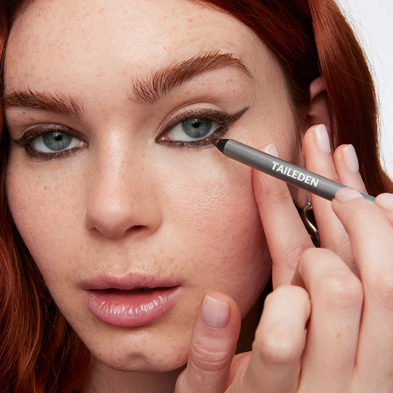 🌸 24-Hour Precision Eyeliner – Smudge-Proof & Waterproof